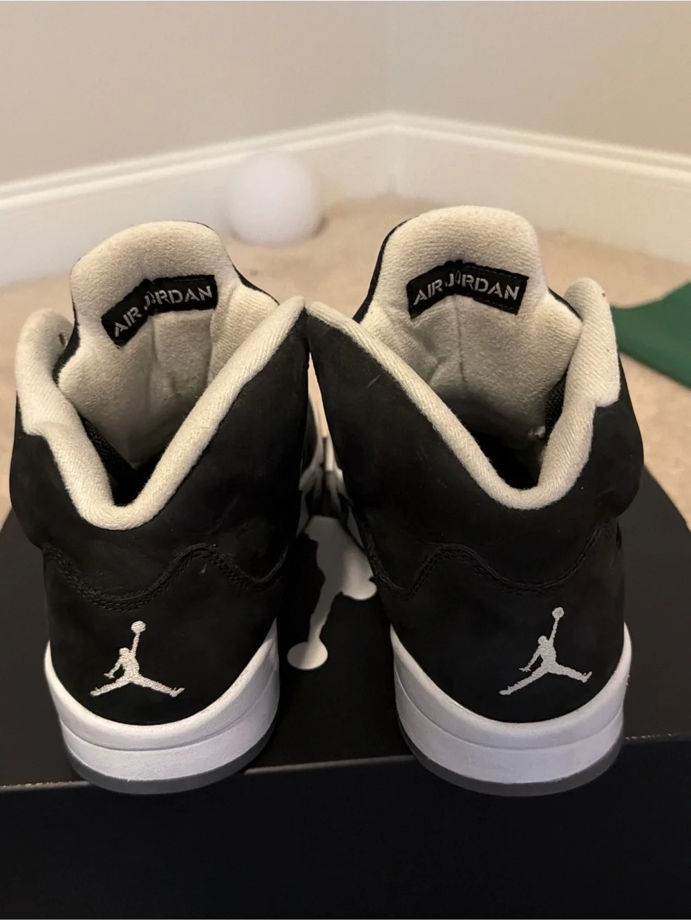 Jordan Men's Black and White Retro Sneakers